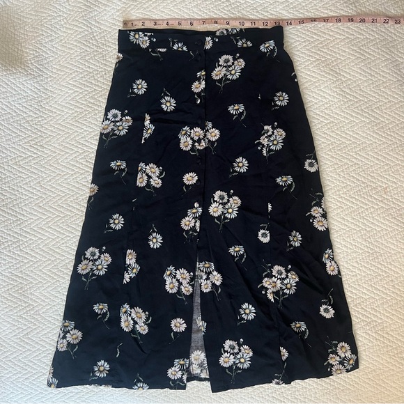 H&M Divided Daisy Midi Skirt Button Up + Side Split sz 6 - Picture 2 of 4